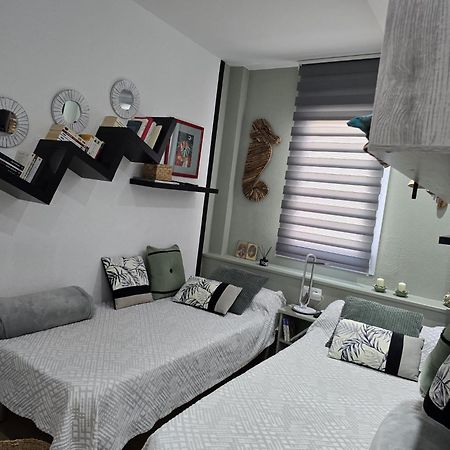 Superbe Appartement Avec Solarium Et Piscine Communautaire 罗萨斯 外观 照片
